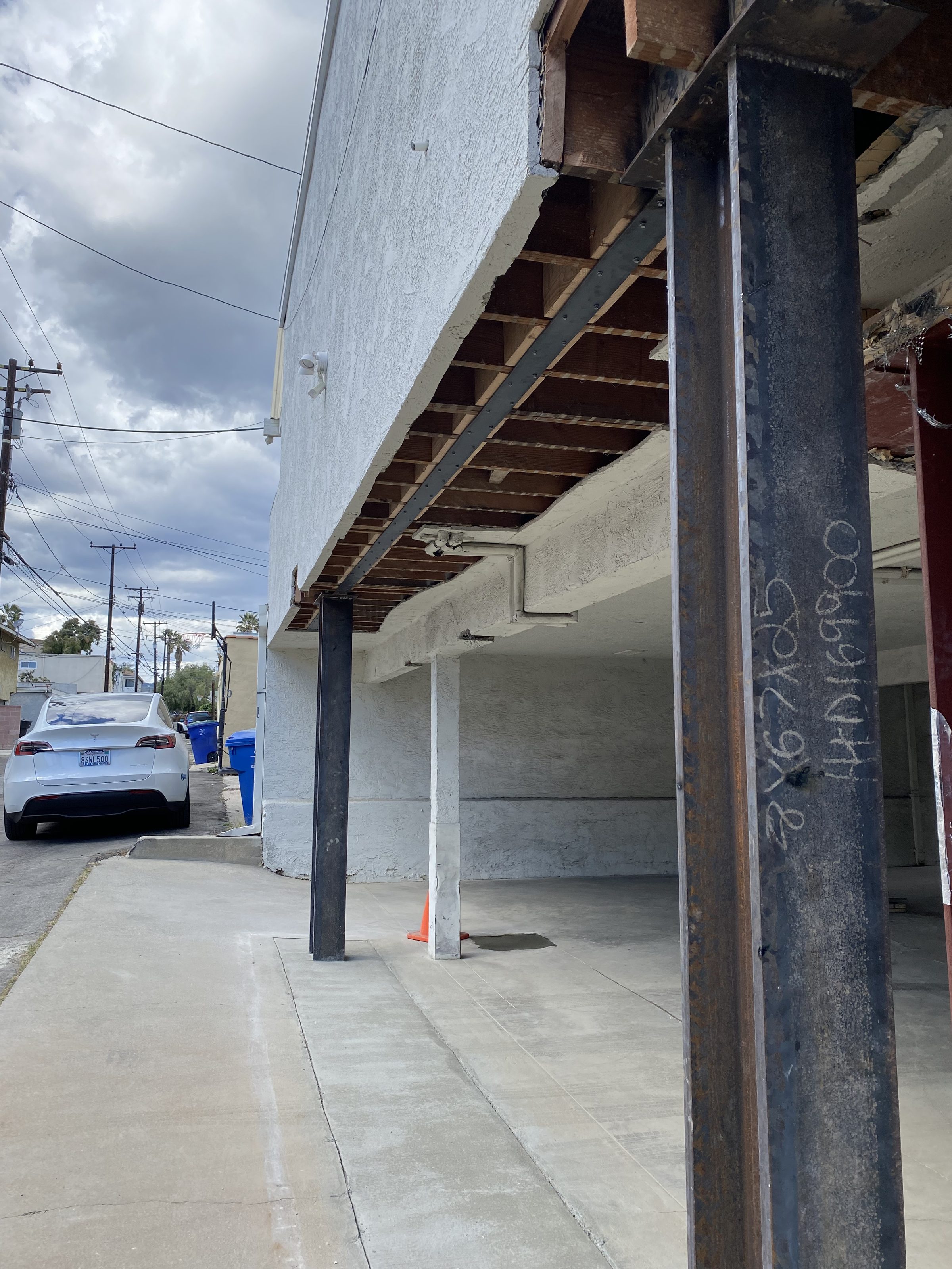 Steel beam connection detail โ soffit framing open